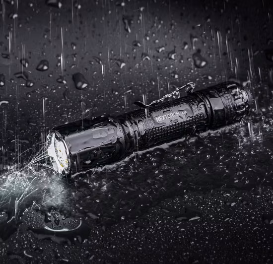 Mei Awards 2022 - 金賞 - Nextorch Ta30 1300 ルーメン LED 戦術懐中電灯 充電式インスタントフラッシュ Linterna Lanterna 自己防衛用戦術懐中電灯